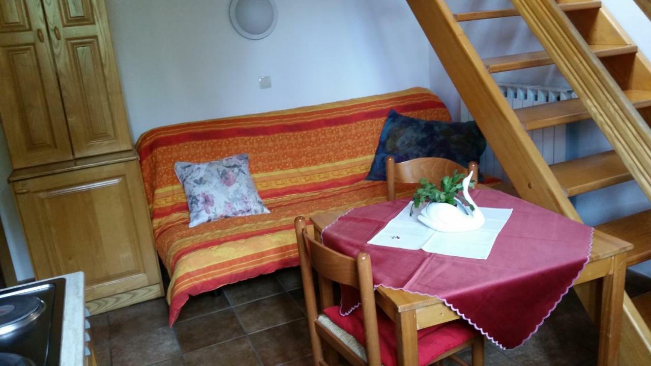 Apartmaji Stari Kovac โบเว็ก ภายนอก รูปภาพ