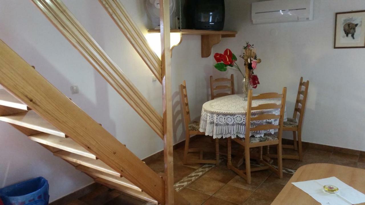 Apartmaji Stari Kovac โบเว็ก ภายนอก รูปภาพ